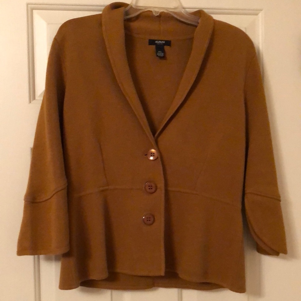 Fall/winter, great with jeans and boots